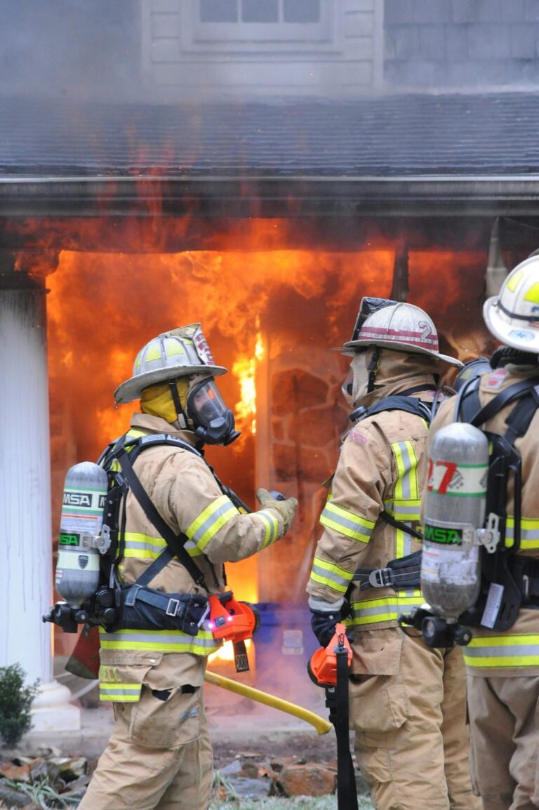 Scotts Valley Fire Today California — Fire Crews Battle Blaze as Smoke Spreads Across Area